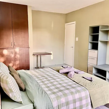 Apartman Budget Friendly 2 Bedroom In The Heart Of St Julians, Paceville