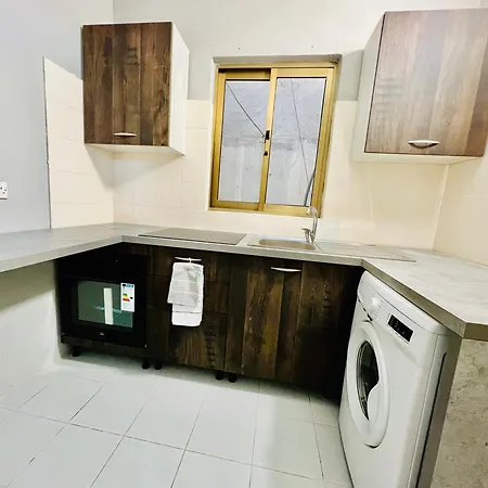 Budget Friendly 2 Bedroom In The Heart Of St Julians, Paceville 公寓
